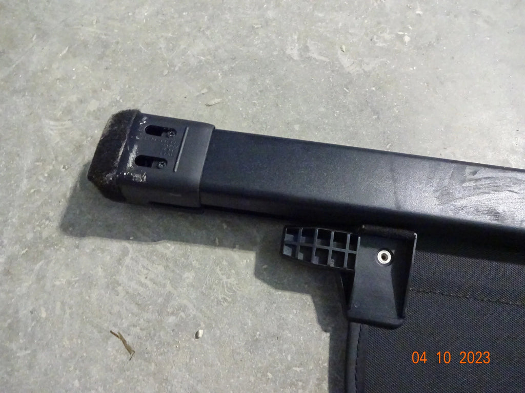 Pre-Owned Rear Retractable Cargo Cover E2338