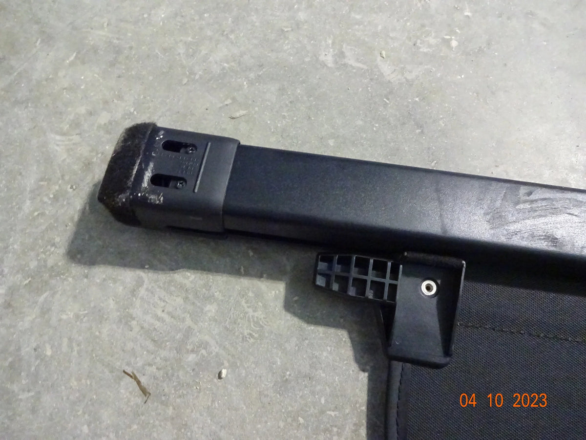 Pre-Owned Rear Retractable Cargo Cover E2338
