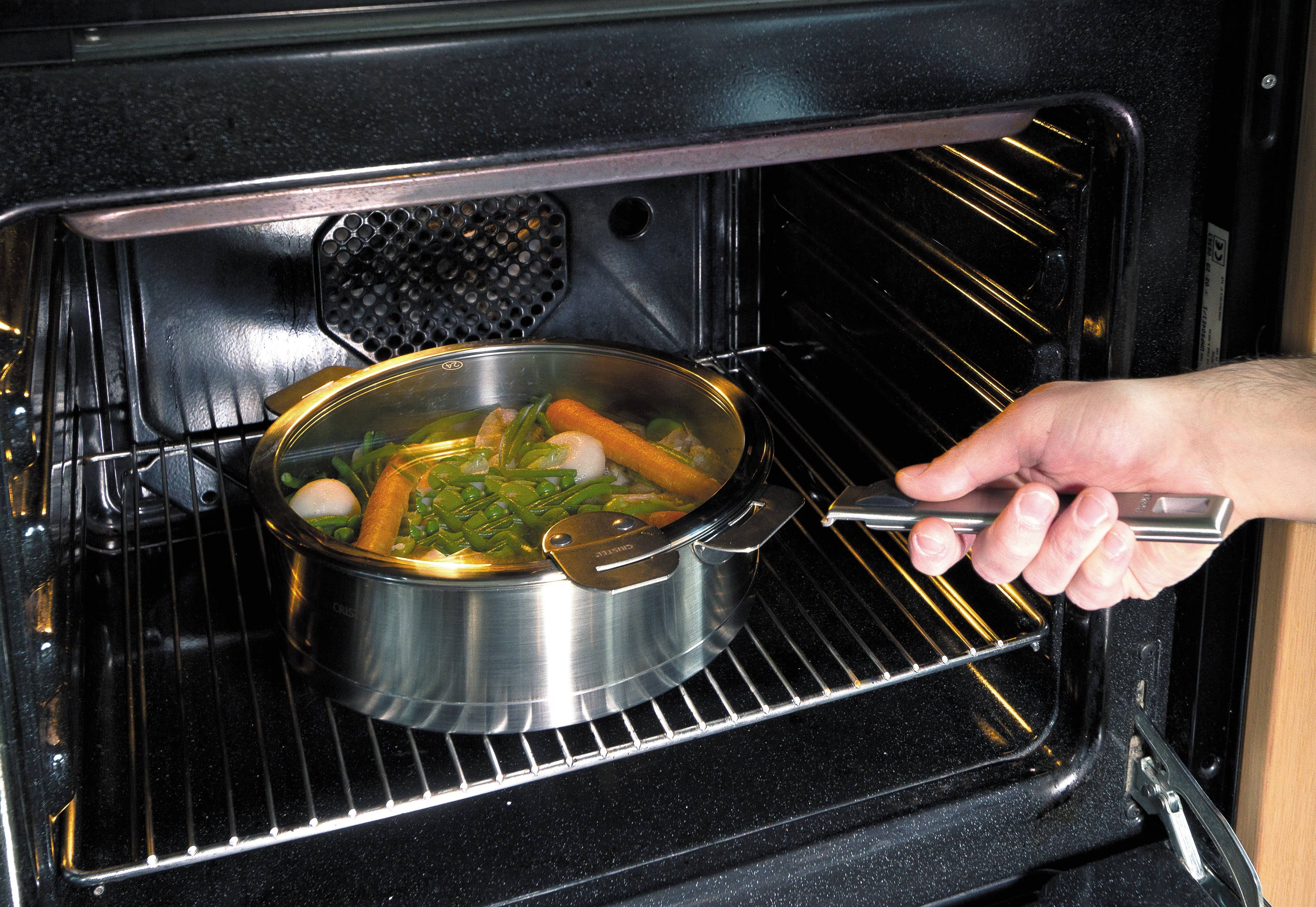 7-Quart Stew Pan with Glass Lid F582711