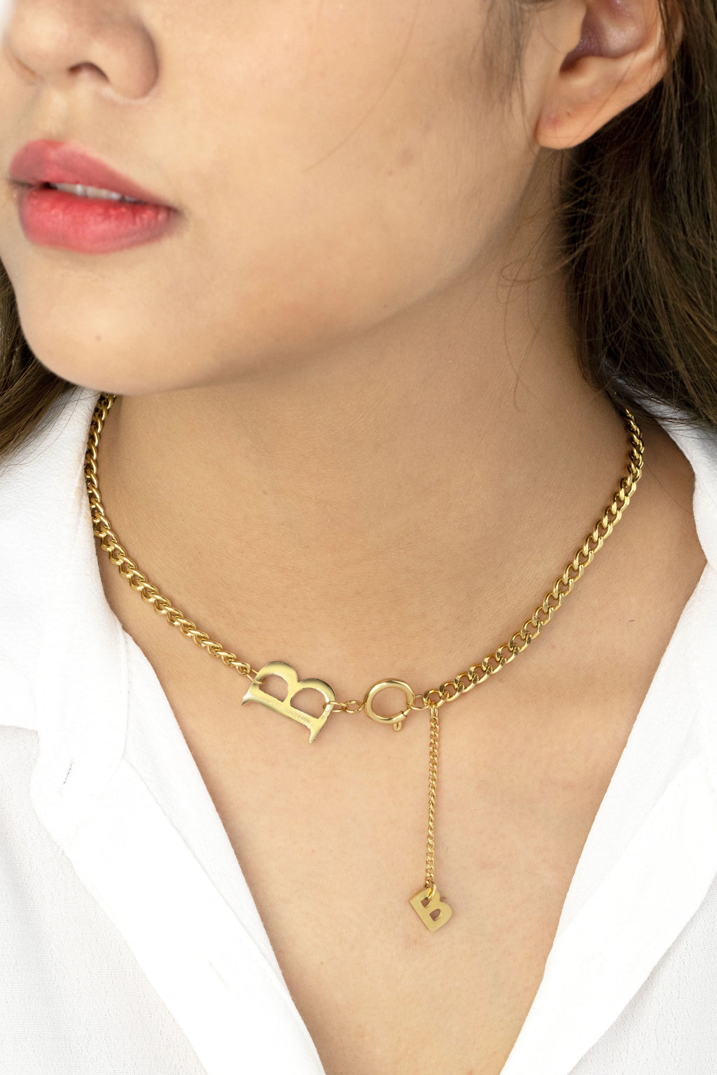 Golden Initial Pendant Necklace with Curby Chain R595932