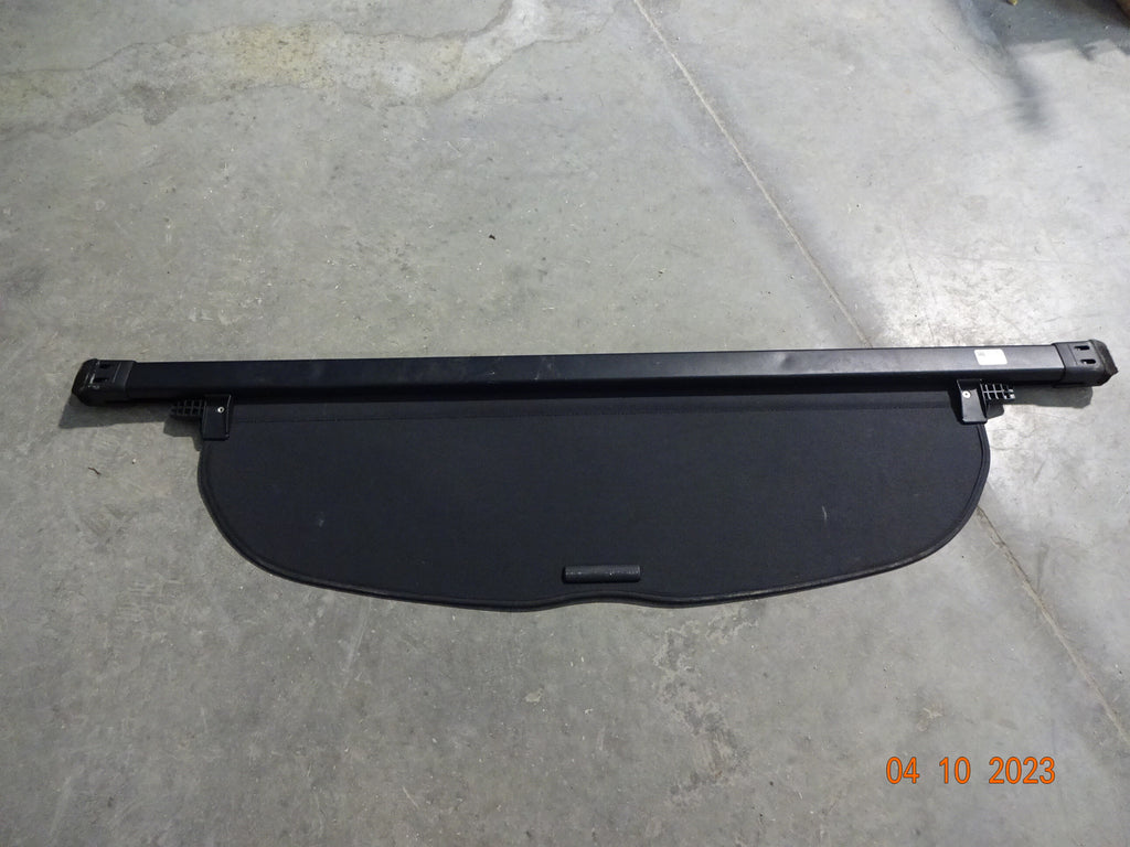Pre-Owned Rear Retractable Cargo Cover E2338