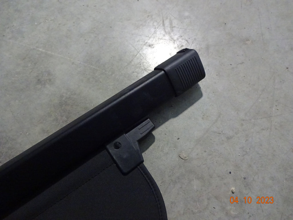 Pre-Owned Rear Retractable Cargo Cover E2338