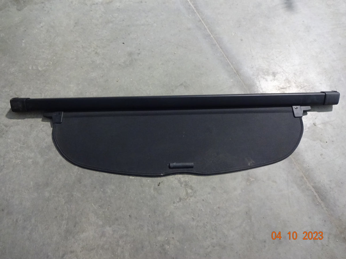 Pre-Owned Rear Retractable Cargo Cover E2338